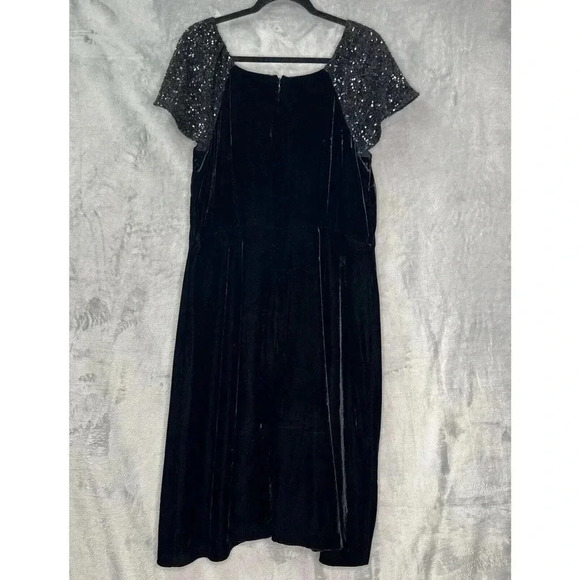 NWT Talbots Festive Black Velvet Sequin Sleeves V-Neck Midi Dress 14P Holidays - Picture 5 of 14
